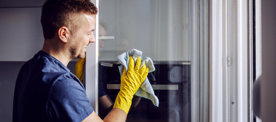 IRODAI ÜVEGFALTISZTÍTÁS